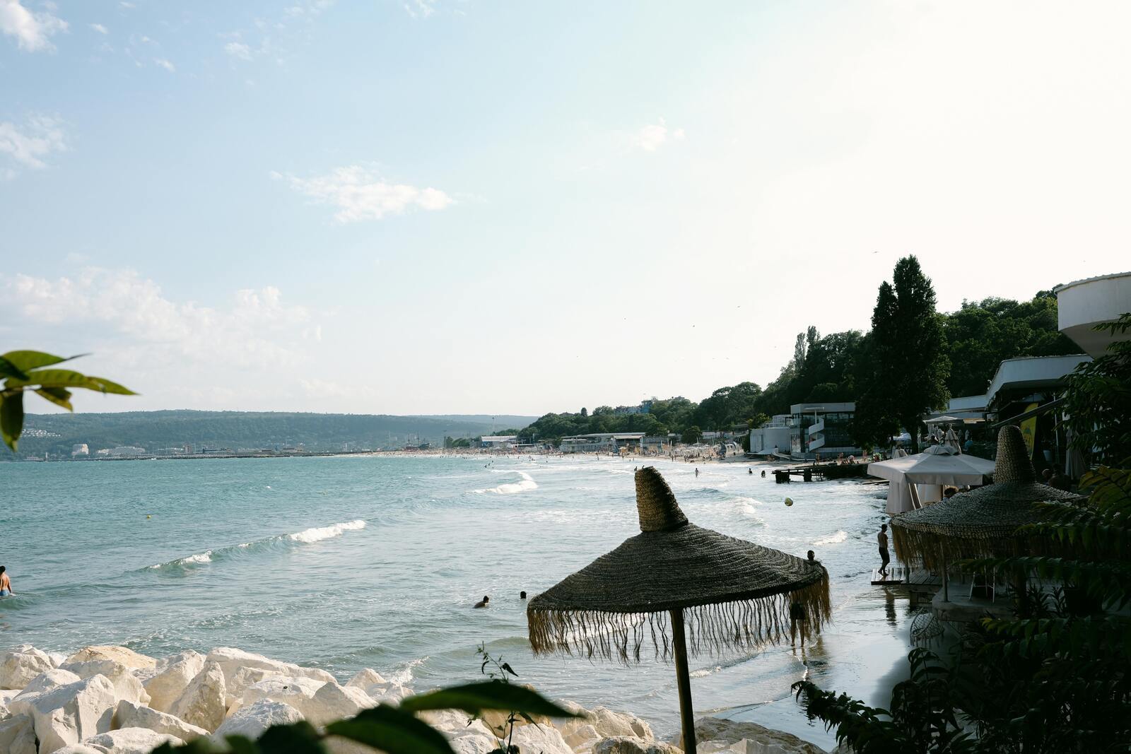 Vacanță la mare &icirc;n Bulgaria, plajă populară pentru turiști din Republica Moldova